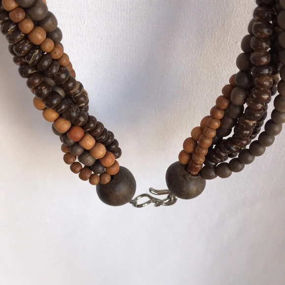 Abalone brown-toned statement necklace with beads - Picture 4 of 4